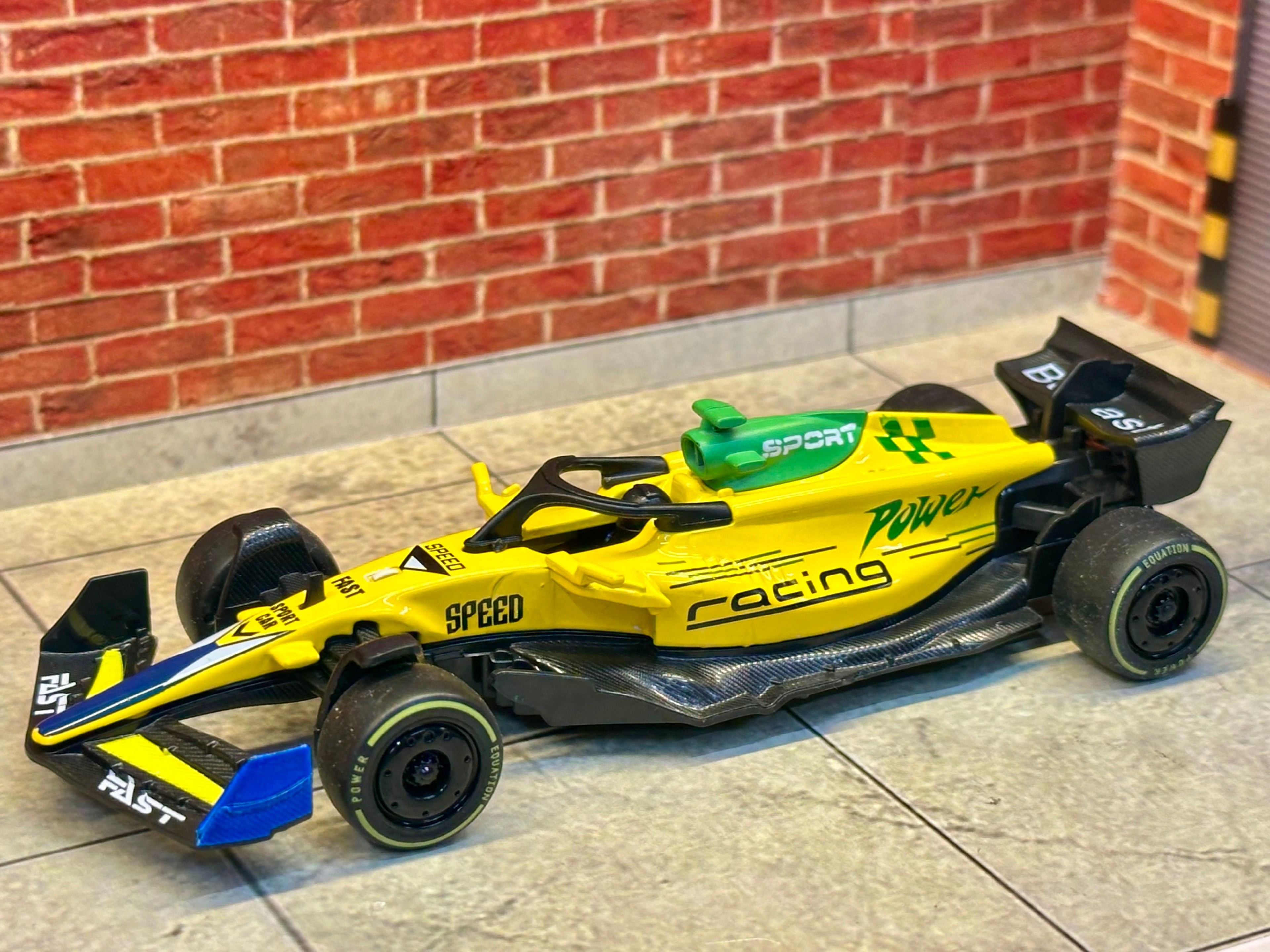 Formula Yellow Box Piece 1:43 Scale