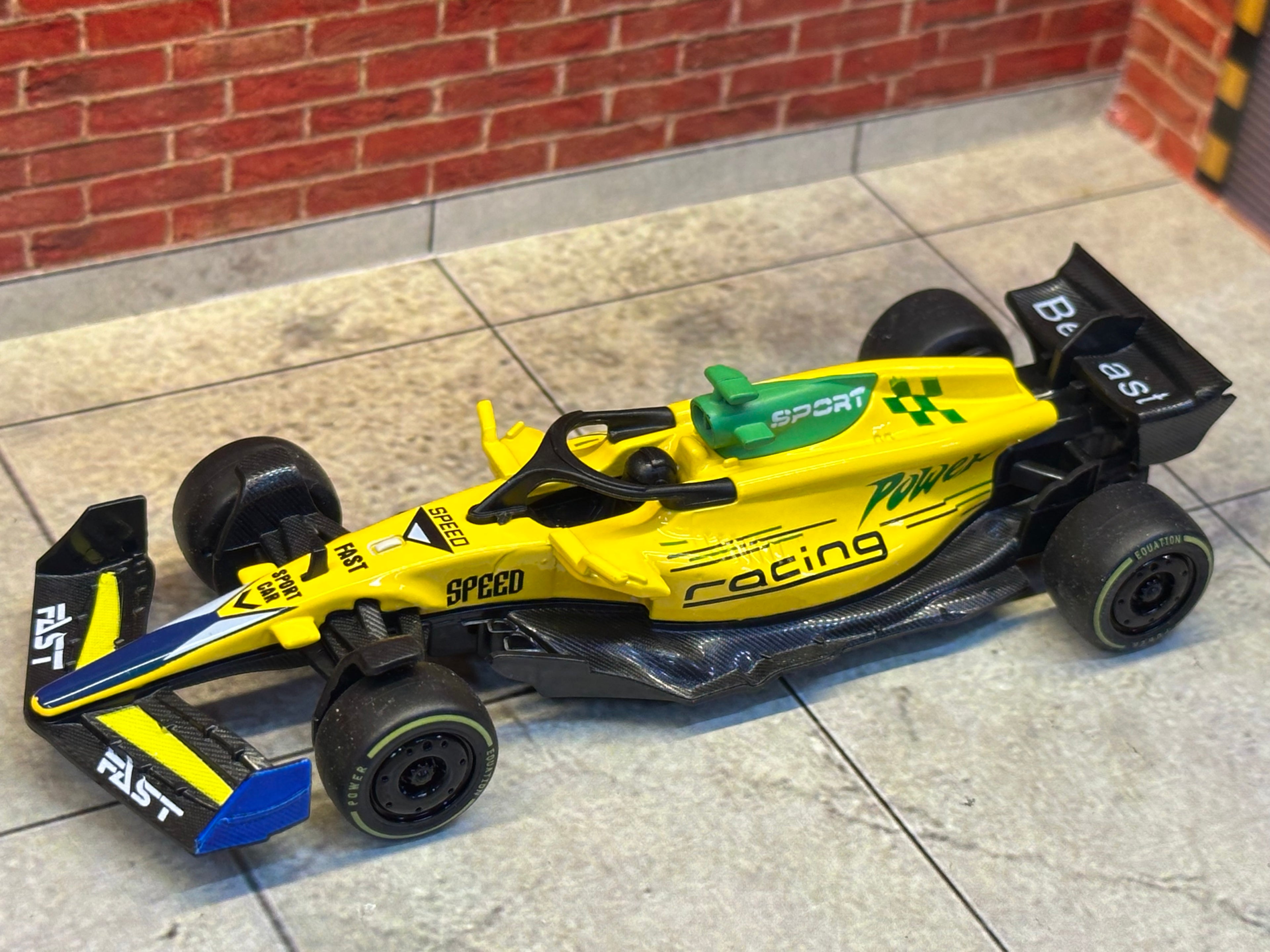 Formula Yellow Box Piece 1:43 Scale