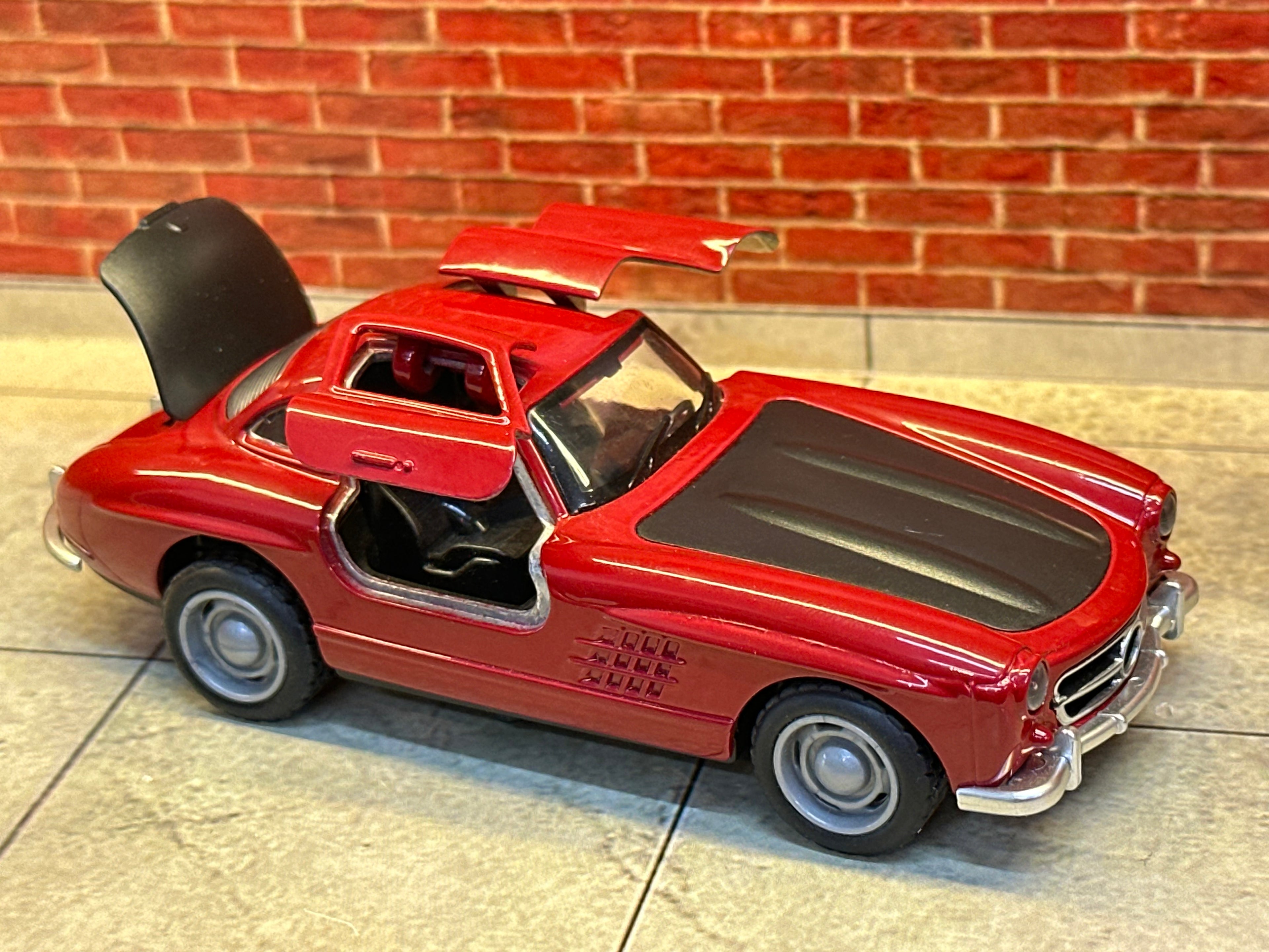 Mercedes Gullwing SL 300 1:36 Scale Premium Detailing