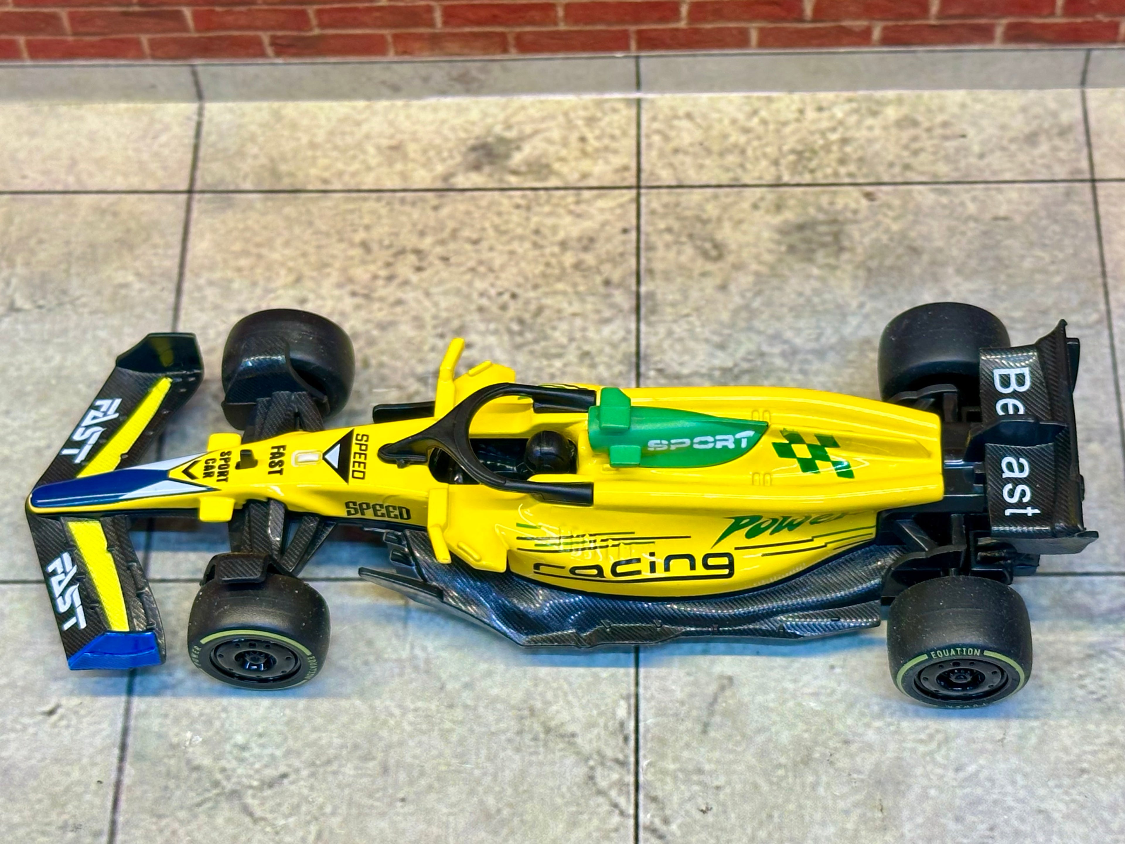 Formula Yellow Box Piece 1:43 Scale