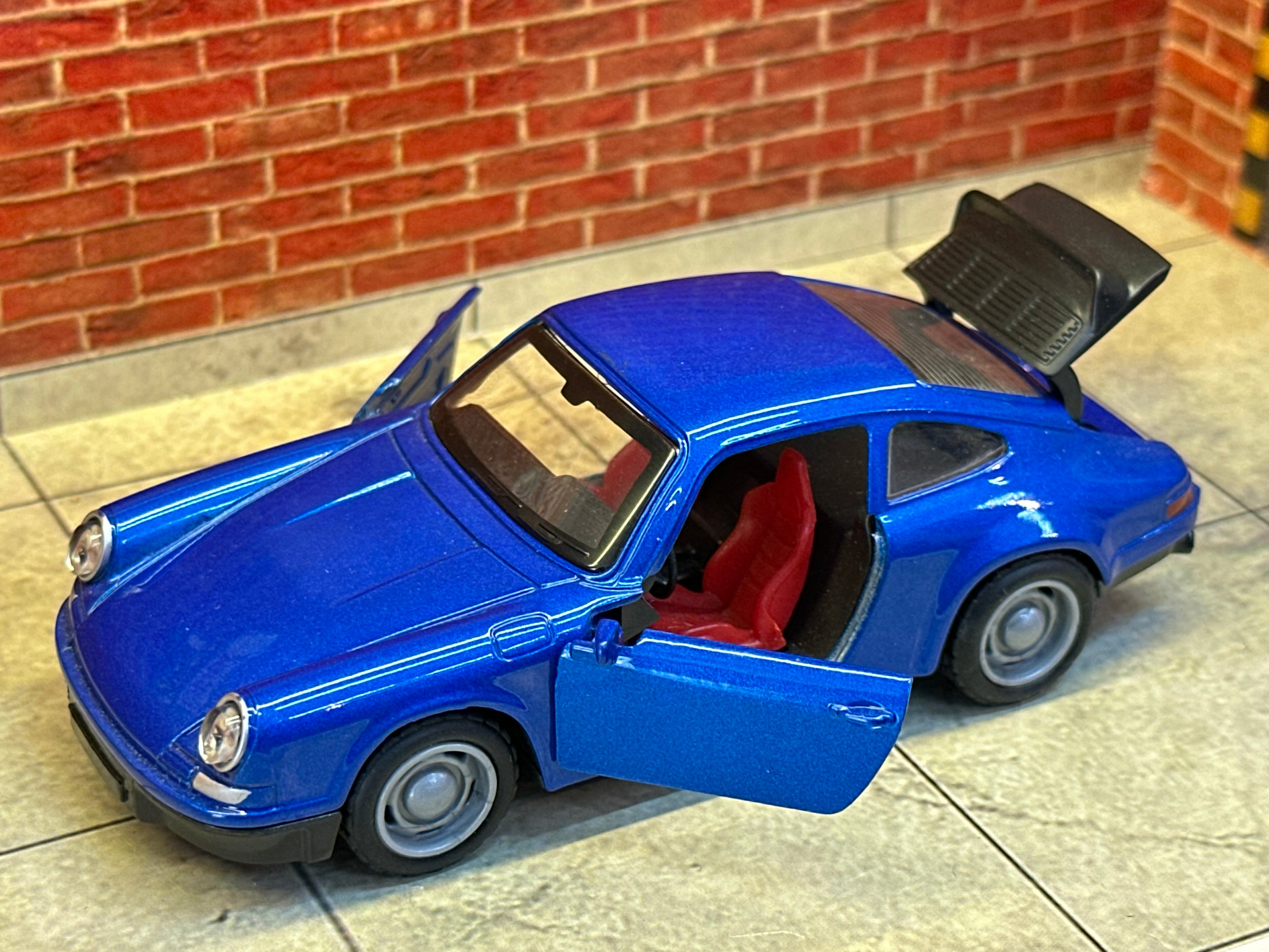 Porsche 911 Turbo (930) 1970 s 1:36 Scale