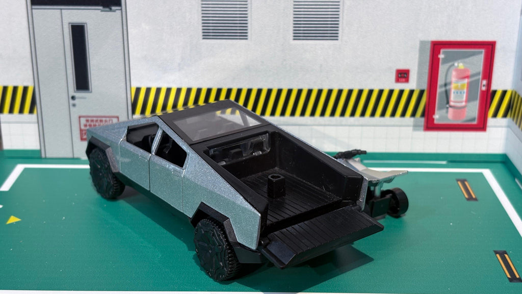 1:36 Tesla Cybertruck Diecast with Cyberquad