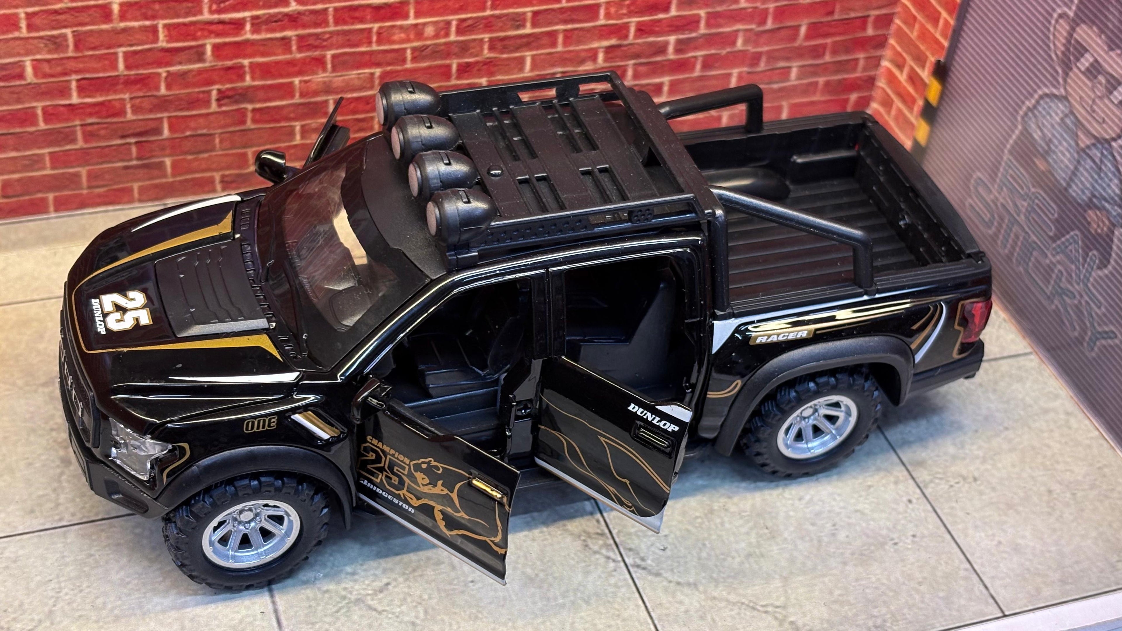 Ford Raptor 1:32 Scale Premium detailing