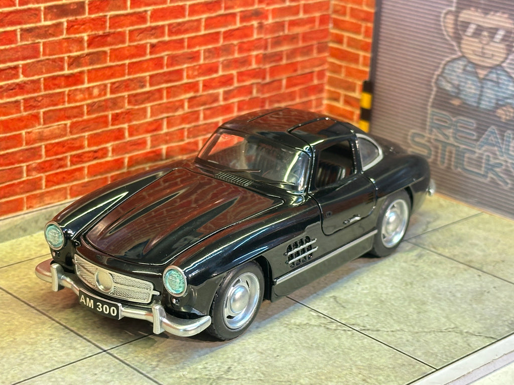 Mercedes Benz Gullwing SL 300 1:32 Scale