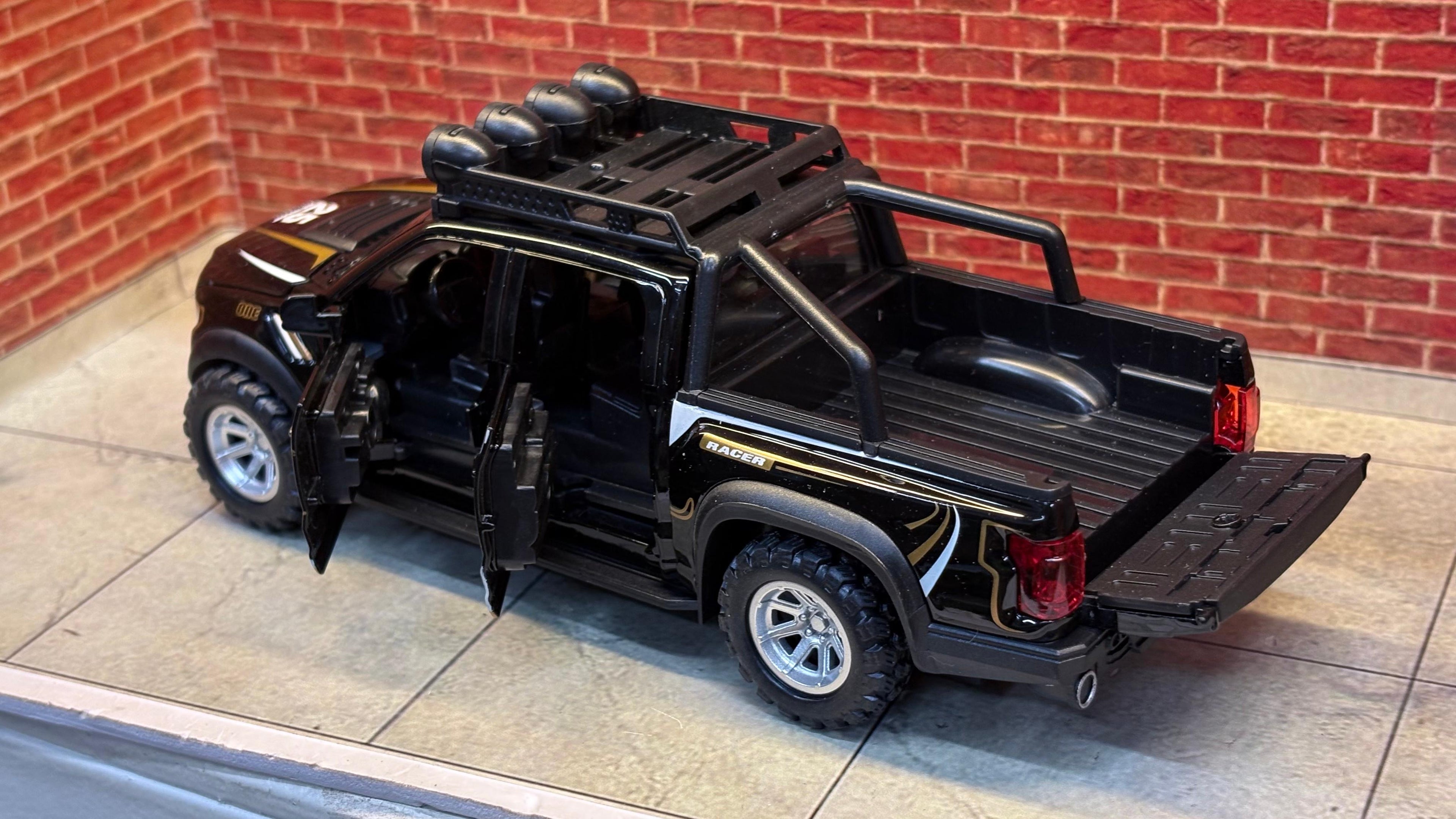 Ford Raptor 1:32 Scale Premium detailing