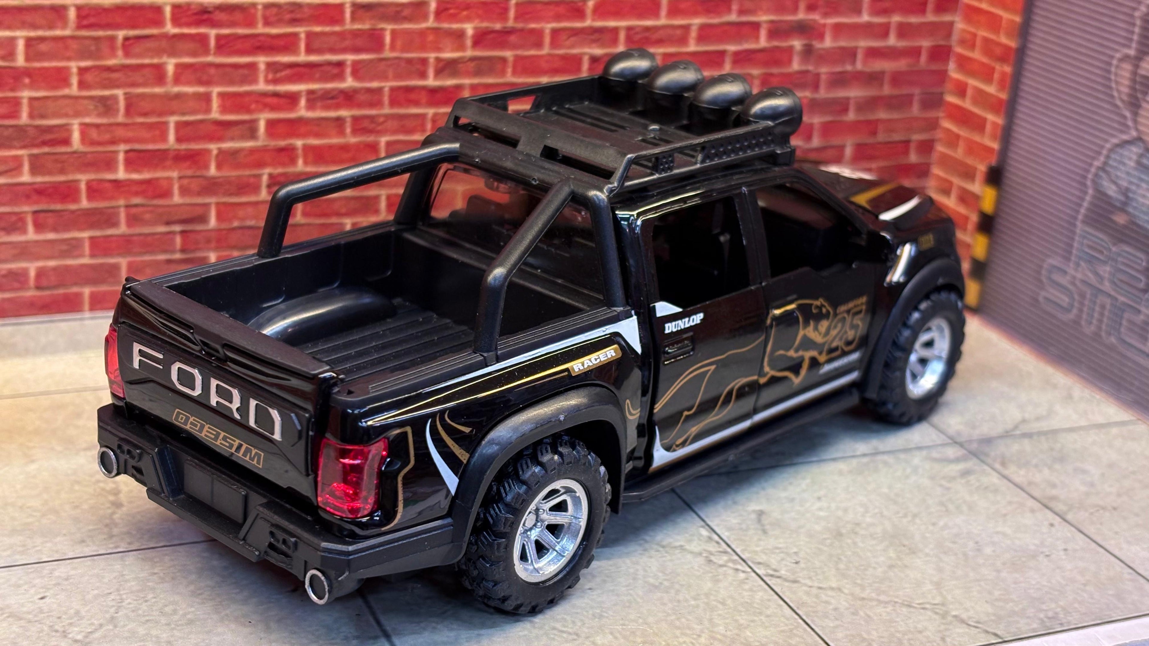 Ford Raptor 1:32 Scale Premium detailing