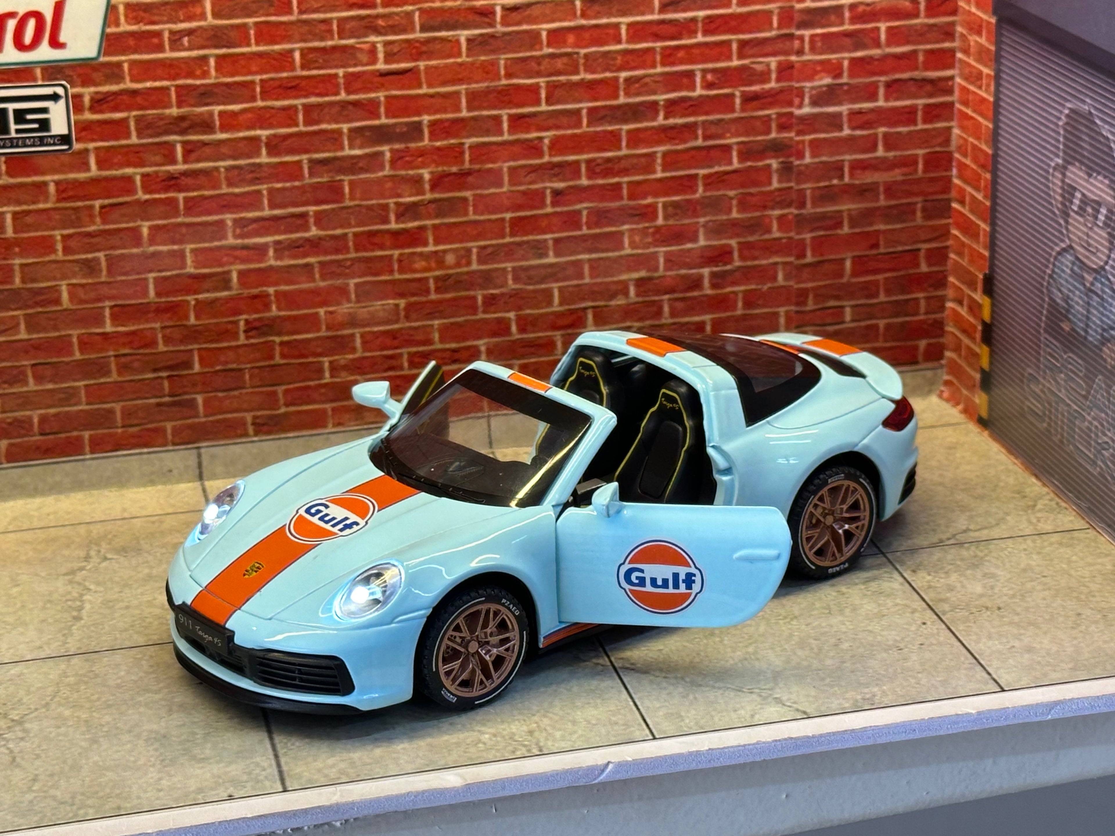 PORSCHE 911 TARGA 4S 1:32 SCALE