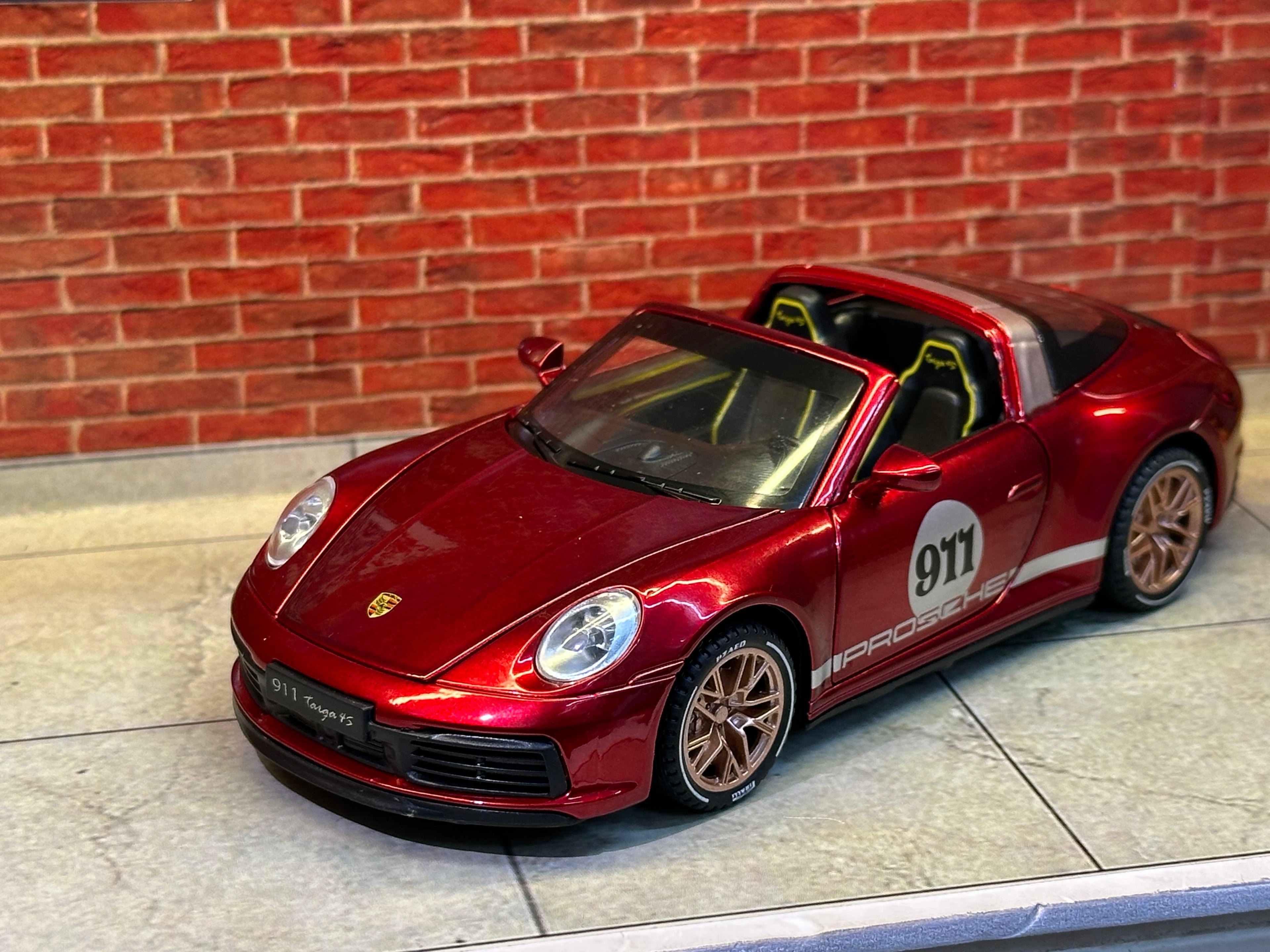 PORSCHE 911 TARGA 4S 1:32 SCALE