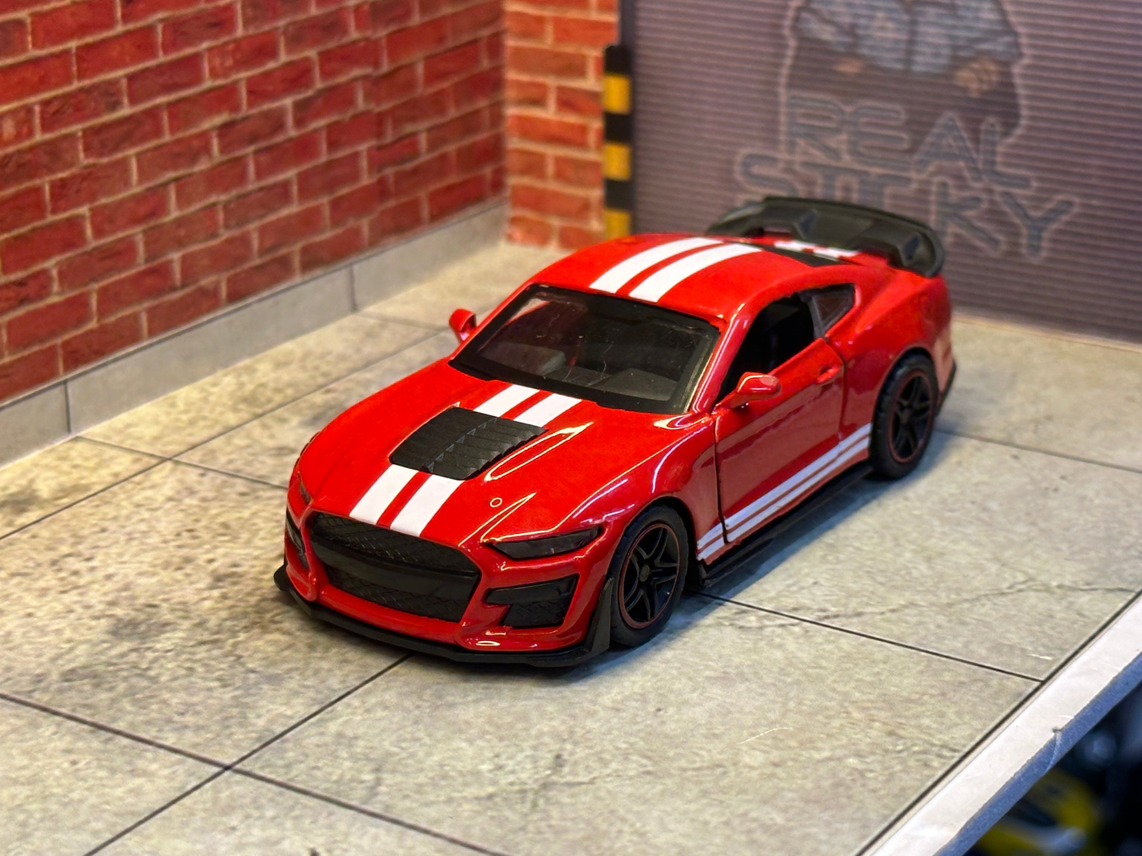 FORD MUSTANG SHELBY GT 500 1:43