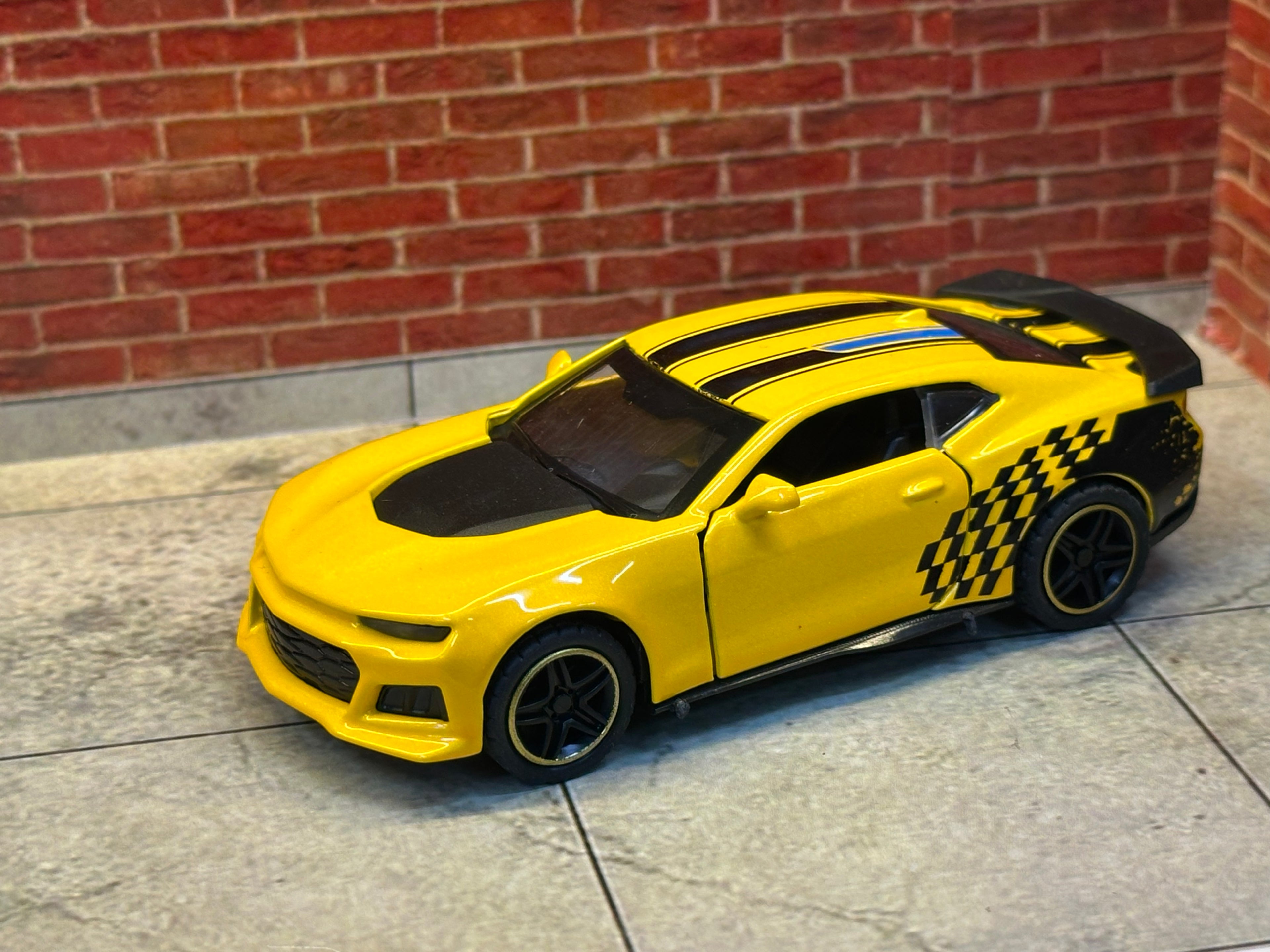 CHEVEROLET CAMARO 2017 ZL1 1:43 SCALE