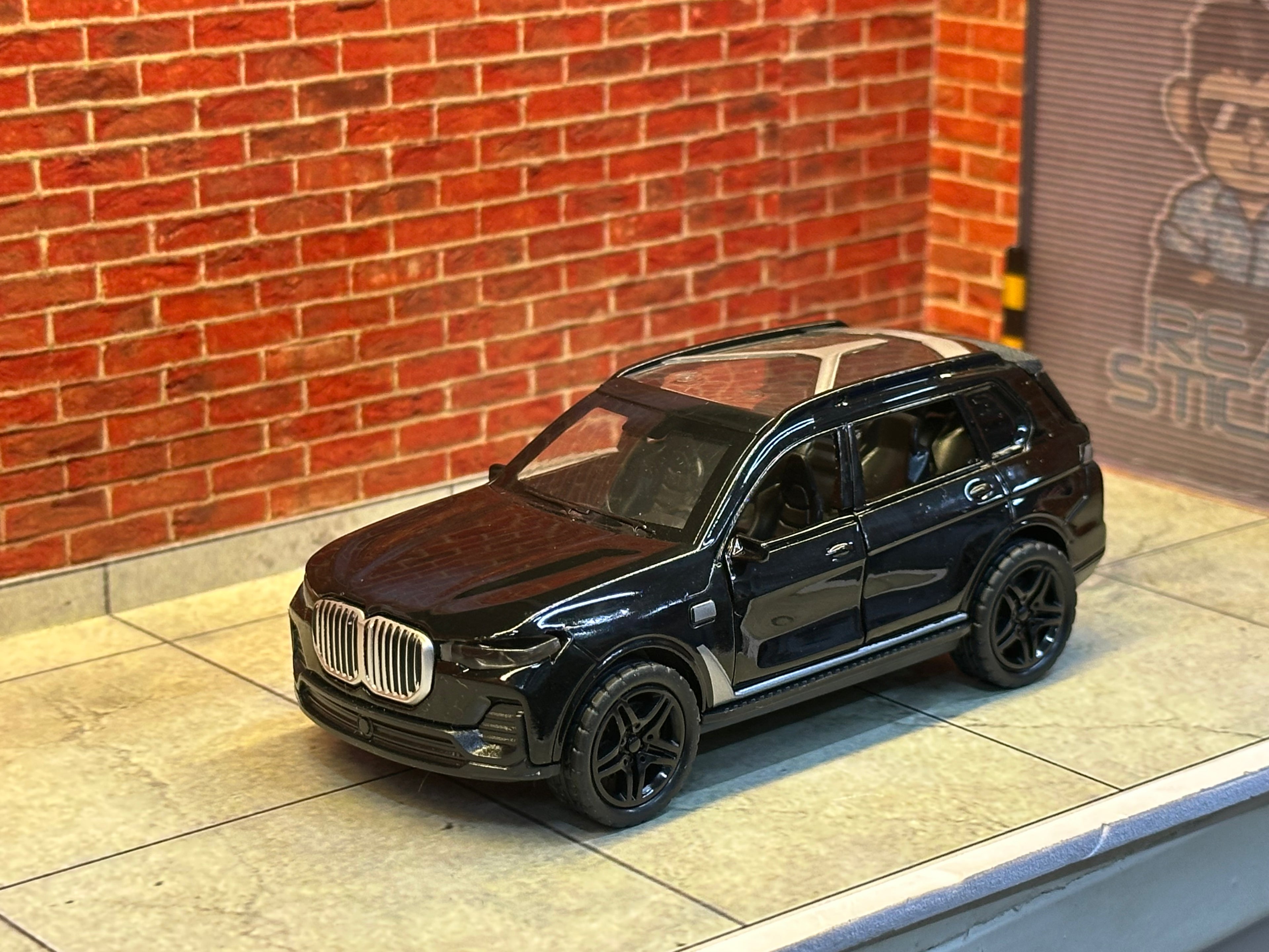 BMW X7 1:36 BLACK