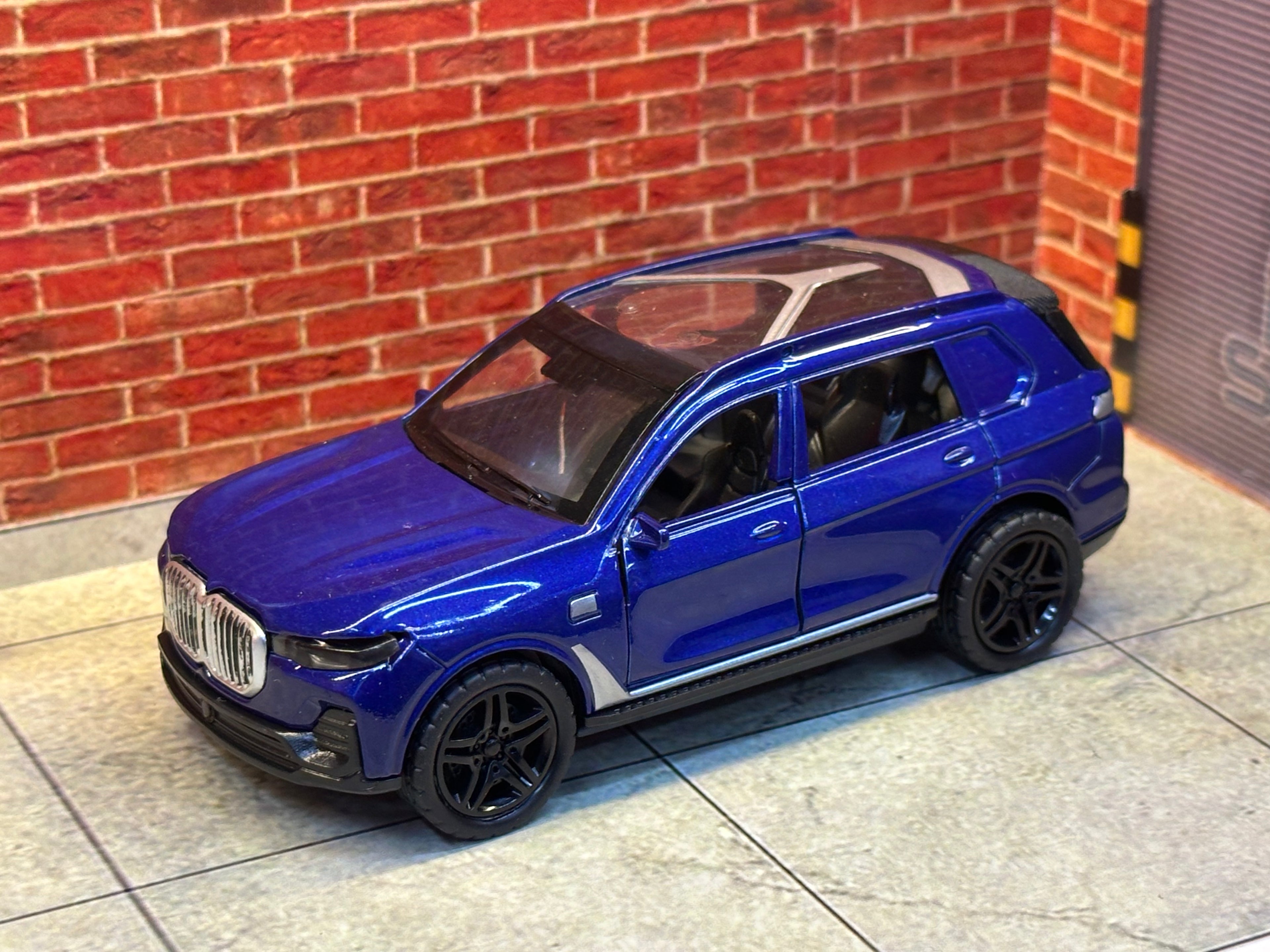BMW X7 1:36 BLUE
