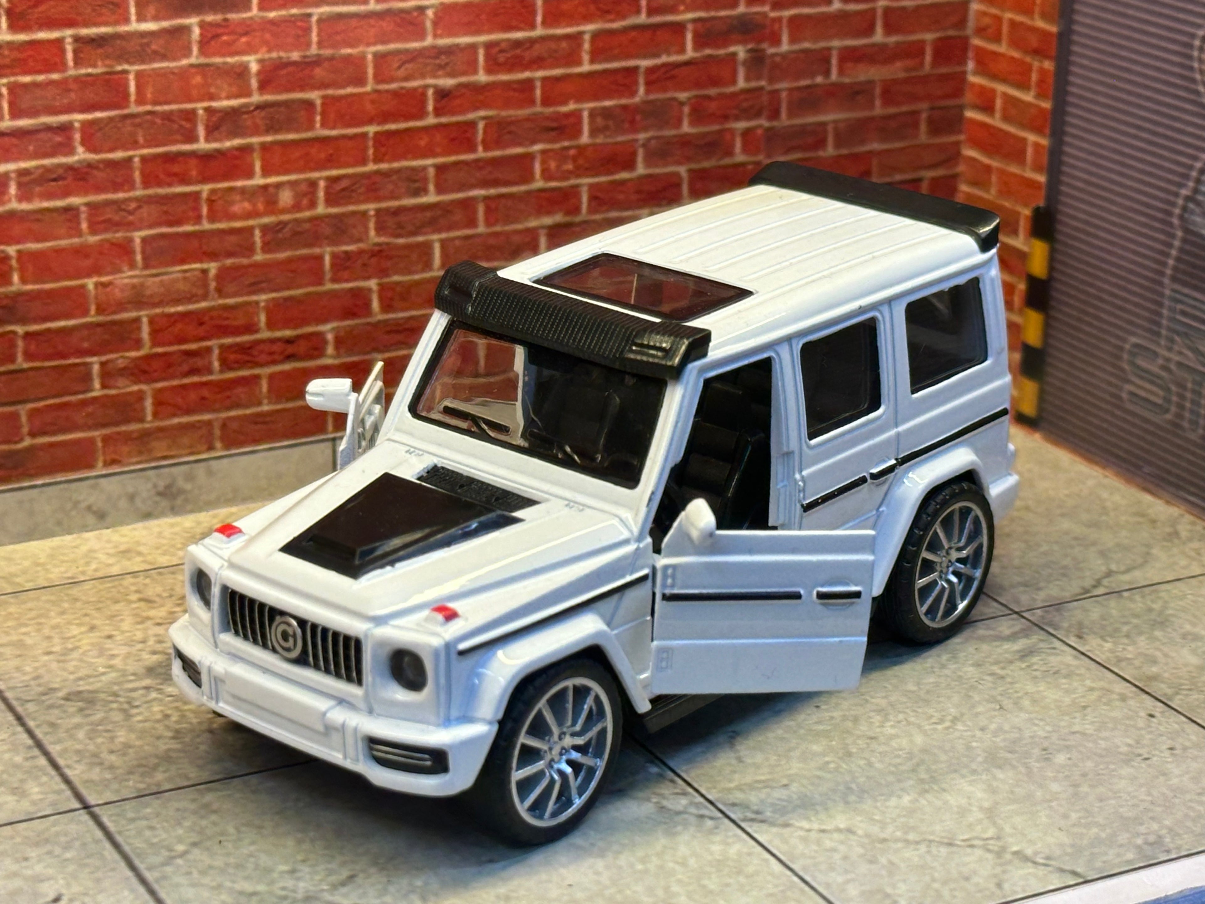 MERCEDES G WAGON WHITE 1:36