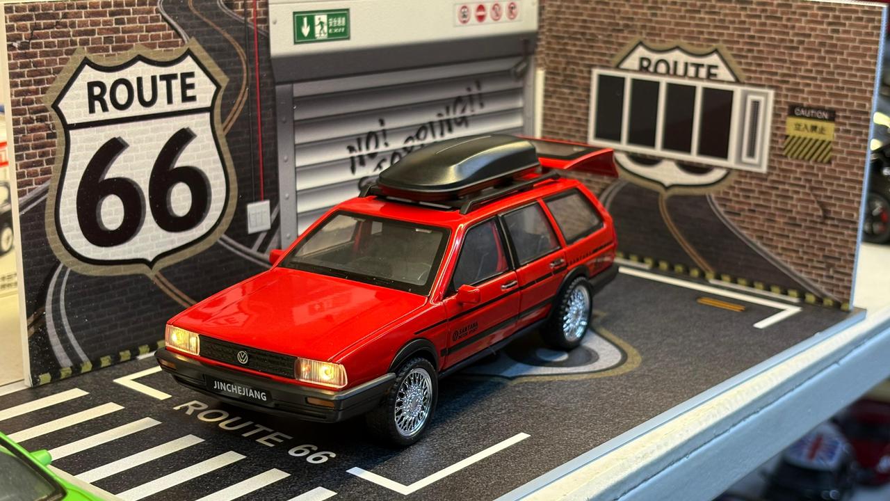 VOLKSWAGEN SANTANA 1:32 SCALE