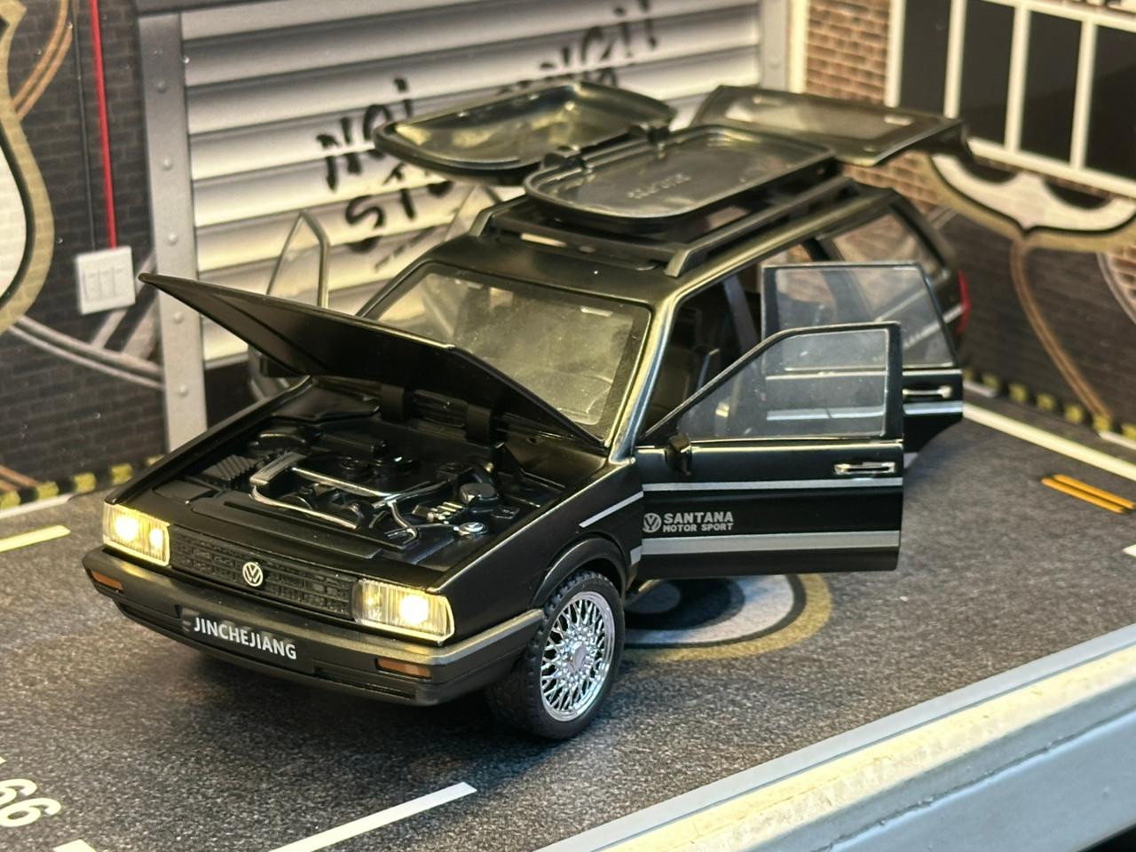 VOLKSWAGEN SANTANA 1:32 SCALE
