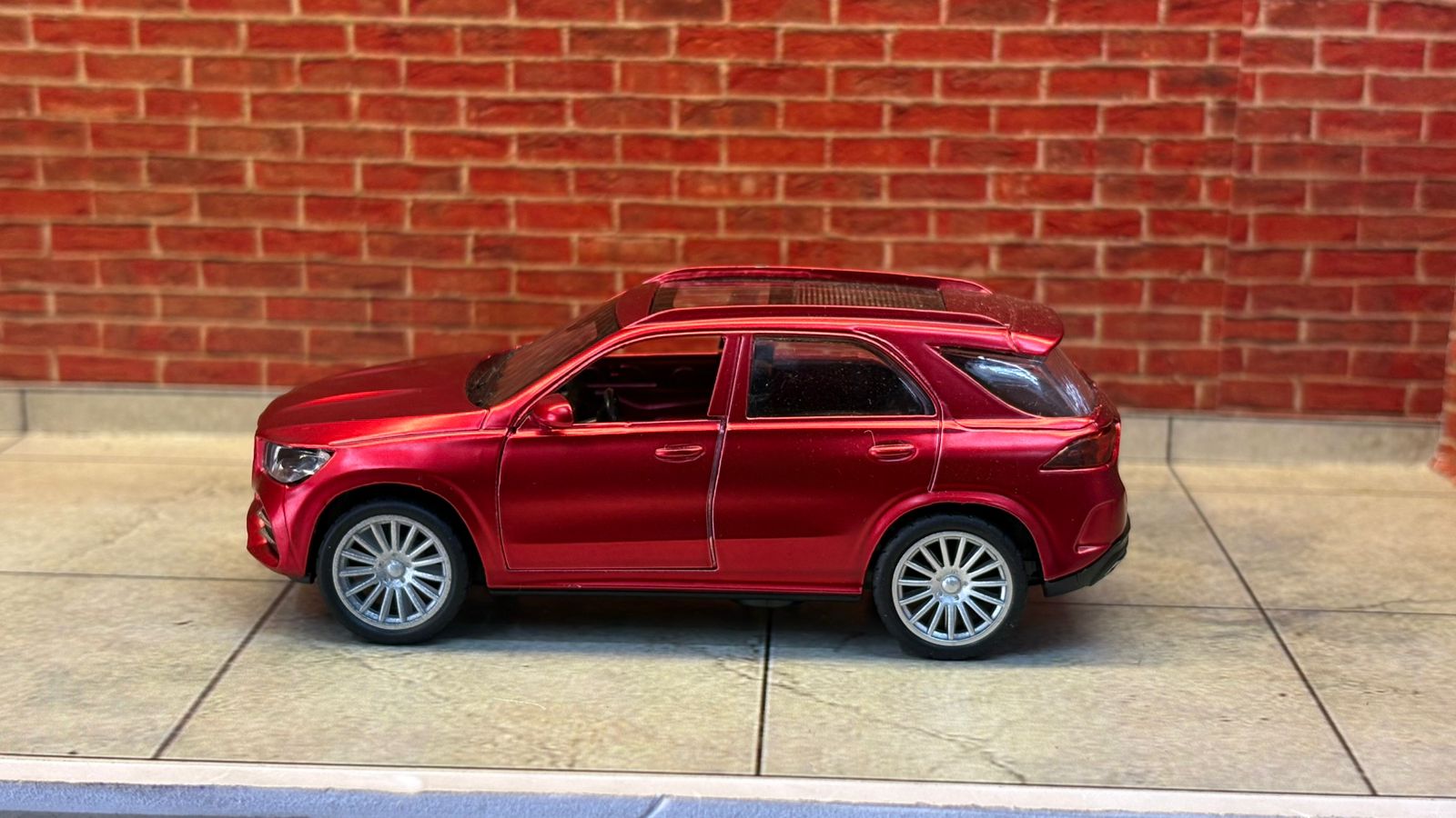Mercedes-Benz GLE 1:43 SCALE