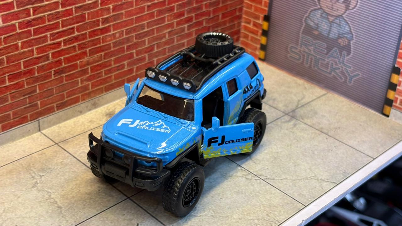 TOYOTA FJ CRUISER OFFROAD JEEP 1:36 SCALE