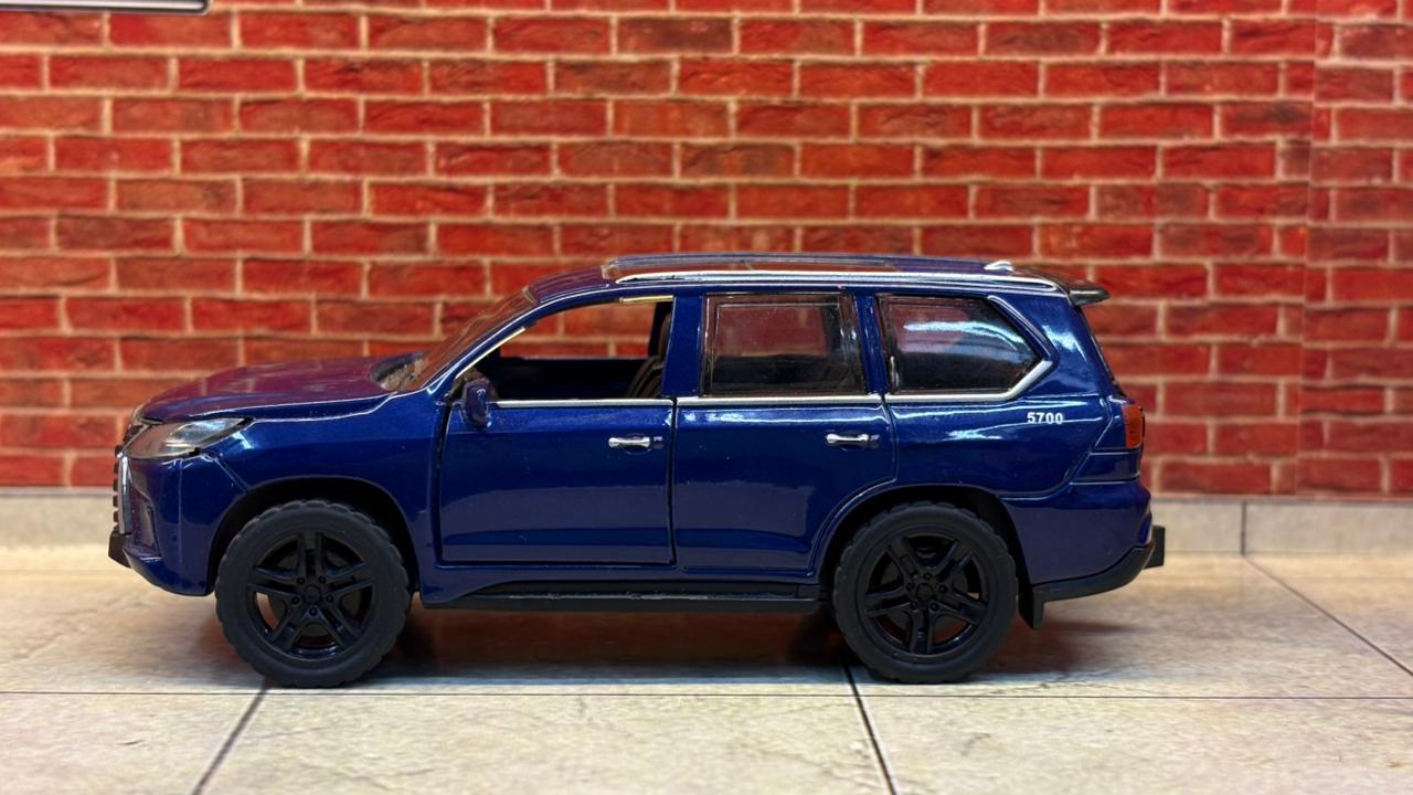 Lexus LX 570 1:36 SCALE