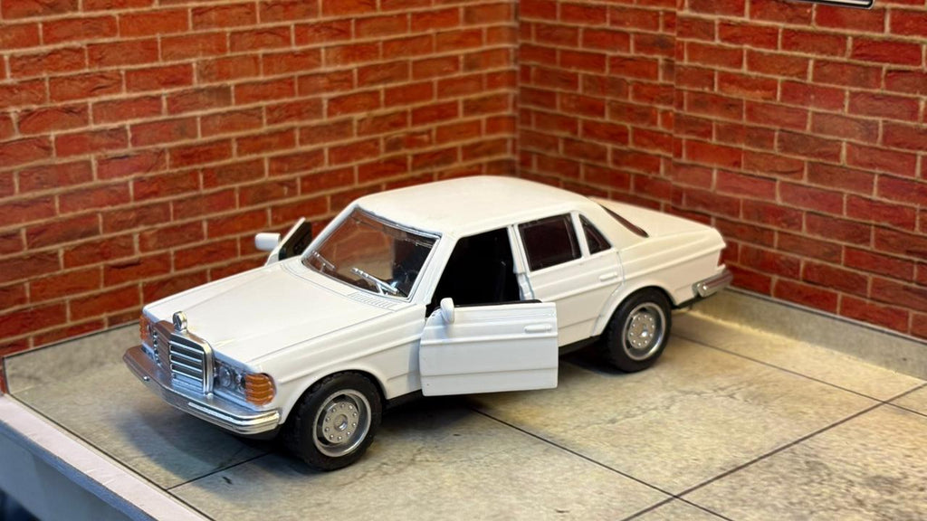 MERCEDES BENZ W123 1:36 SCALE BOX PIECE