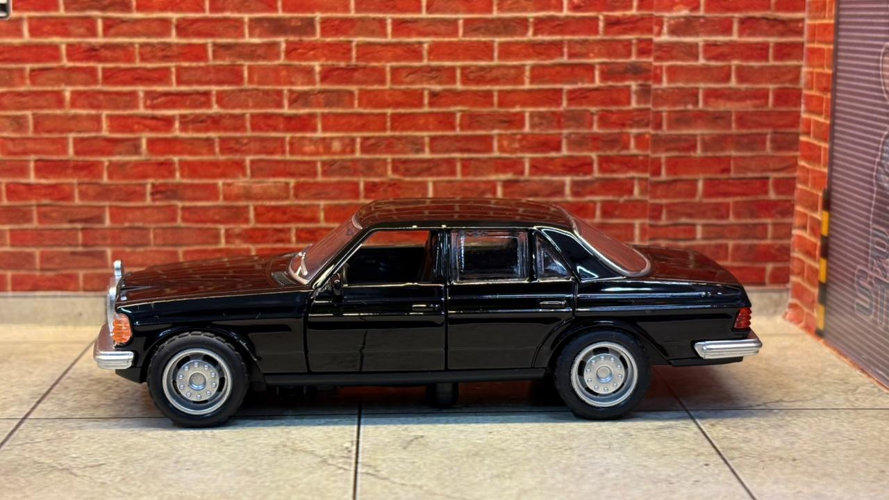 MERCEDES BENZ W123 1:36 SCALE BOX PIECE