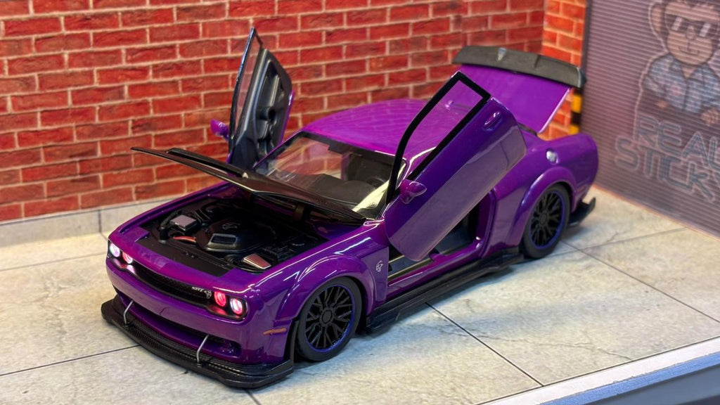 Dodge Challenger SRT Hellcat Widebody (1:32 Scale)