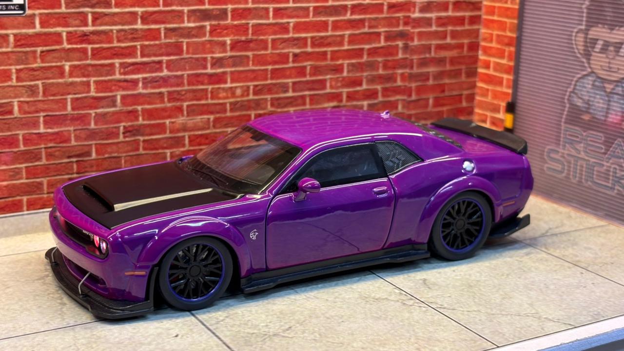 Dodge Challenger SRT Hellcat Widebody (1:32 Scale)