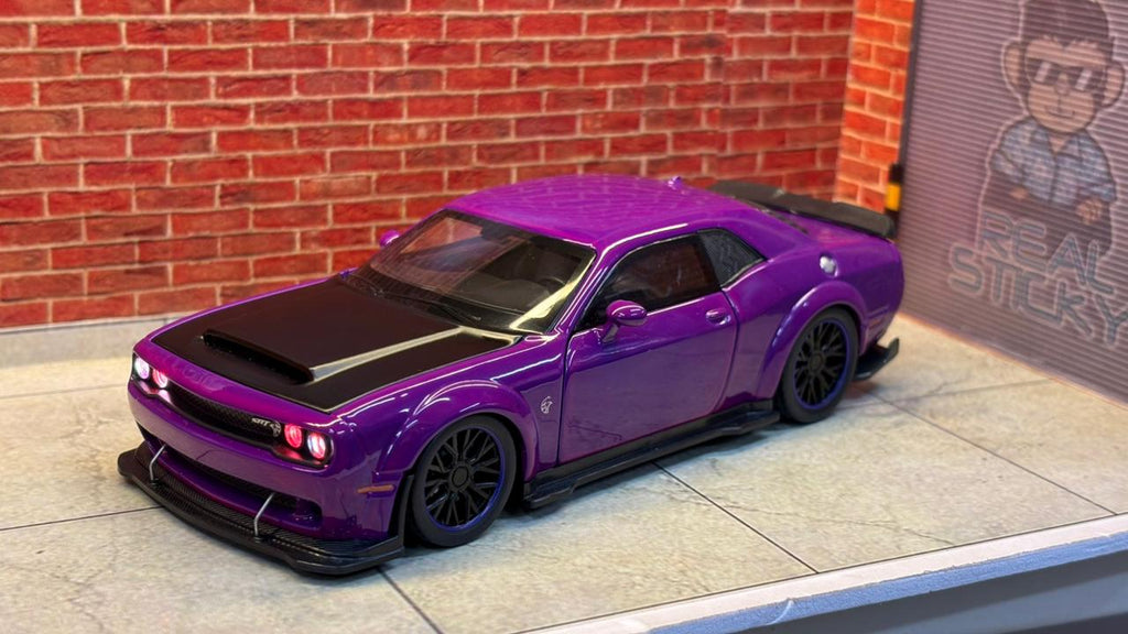 Dodge Challenger SRT Hellcat Widebody (1:32 Scale)