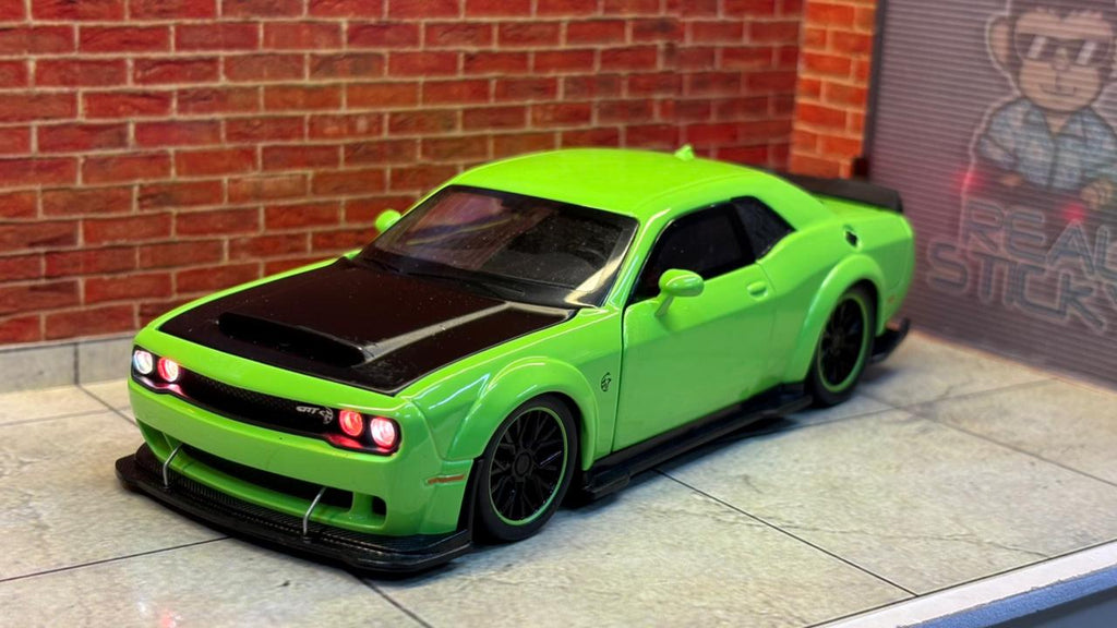 Dodge Challenger SRT Hellcat Widebody (1:32 Scale)