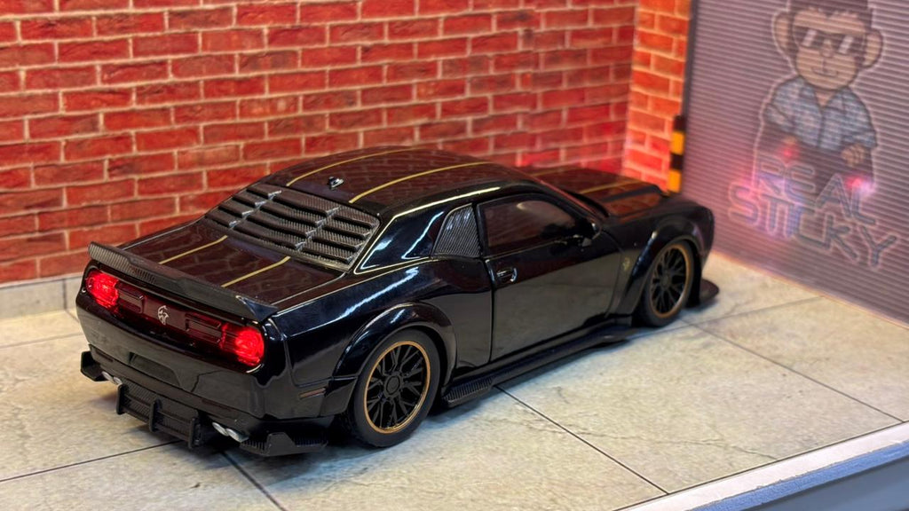Dodge Challenger SRT Hellcat Widebody (1:32 Scale)