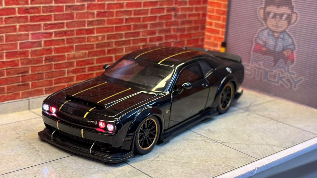 Dodge Challenger SRT Hellcat Widebody (1:32 Scale)