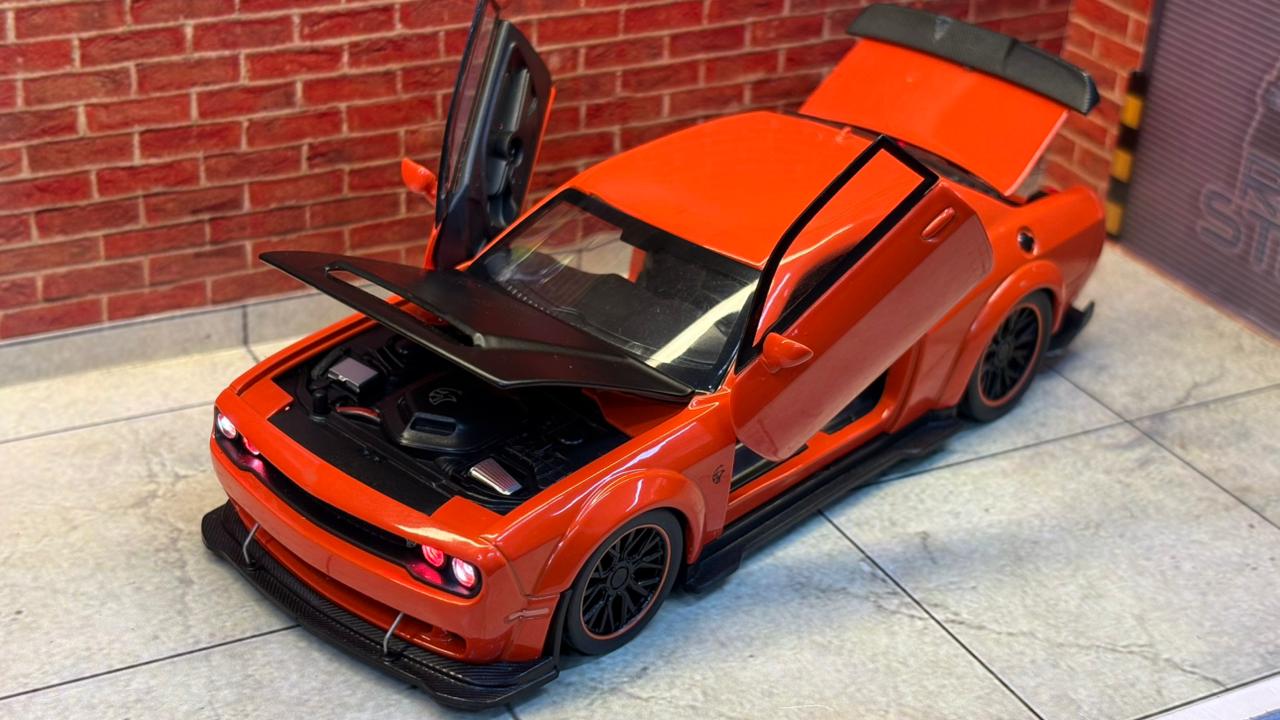 Dodge Challenger SRT Hellcat Widebody (1:32 Scale)