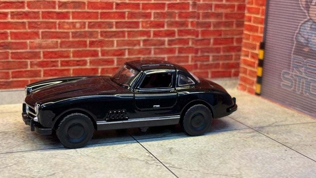 Mercedes-Benz 300 SL Gullwing (1:43 Scale)