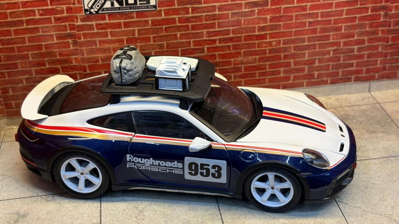 Bburago 1:24 Porsche 911 Dakar Official Licensed
