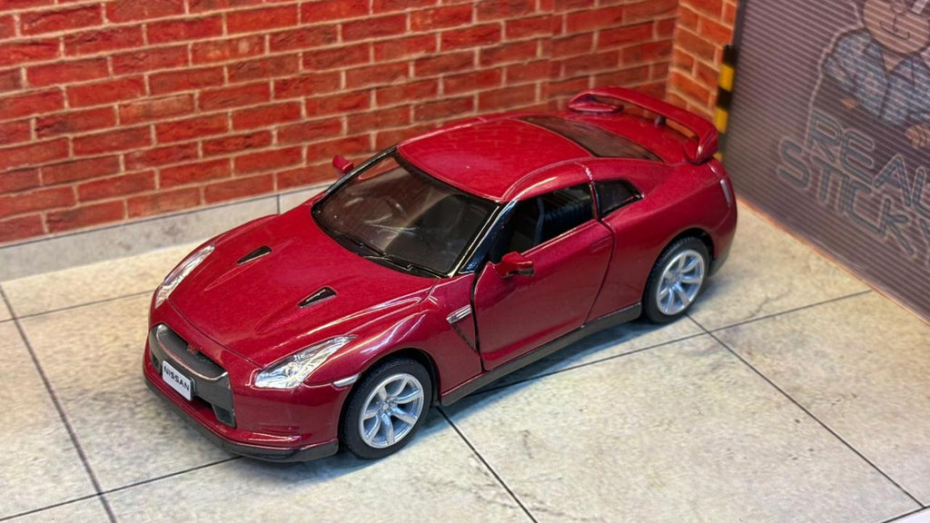 Kinsmart Nissan GT-R (R35) 1:36 Scale – Officially Licensed JDM Diecast Model