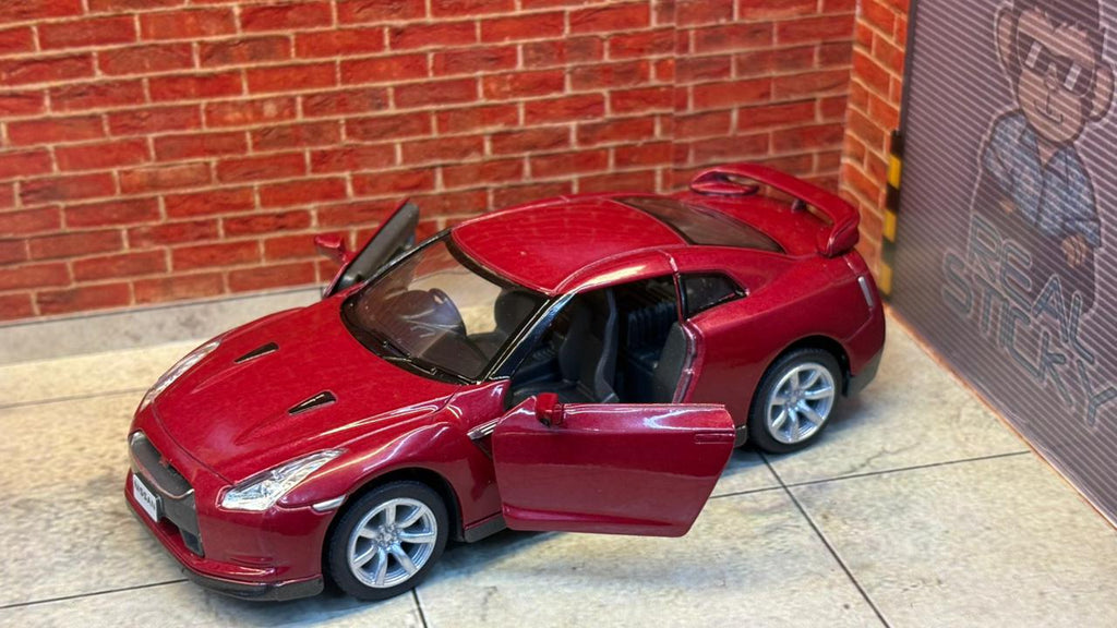 Kinsmart Nissan GT-R (R35) 1:36 Scale – Officially Licensed JDM Diecast Model