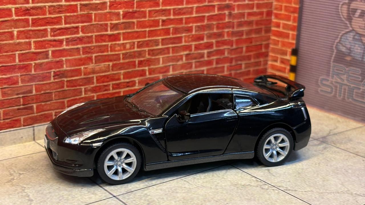 Kinsmart Nissan GT-R (R35) 1:36 Scale – Officially Licensed JDM Diecast Model