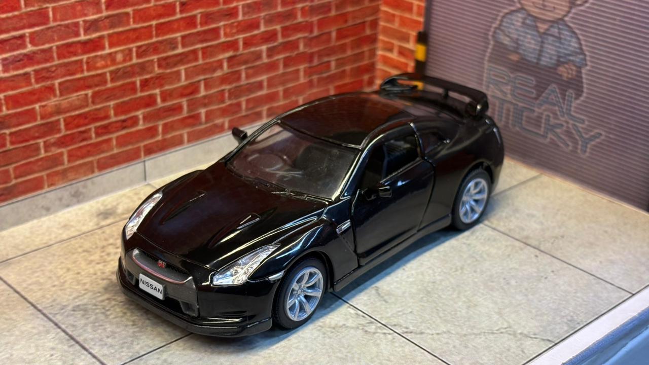 Kinsmart Nissan GT-R (R35) 1:36 Scale – Officially Licensed JDM Diecast Model