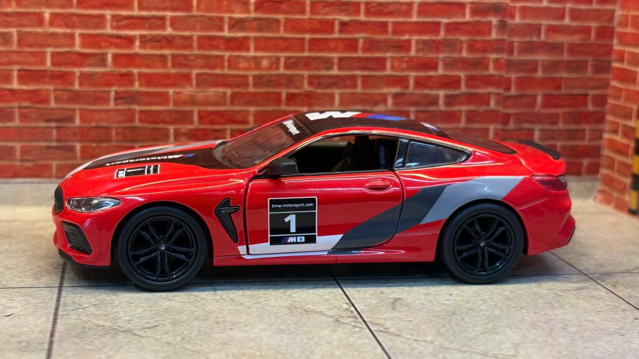 Kinsmart BMW M8 Competition Coupe 1:38
