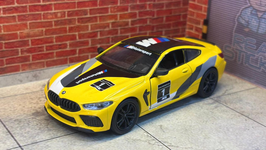 Kinsmart BMW M8 Competition Coupe 1:38