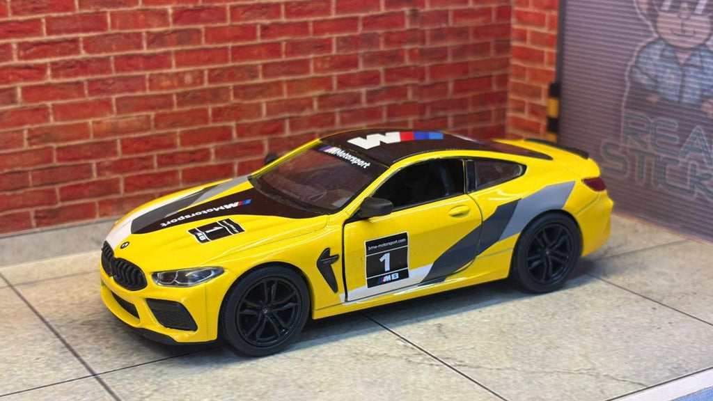 Kinsmart BMW M8 Competition Coupe 1:38