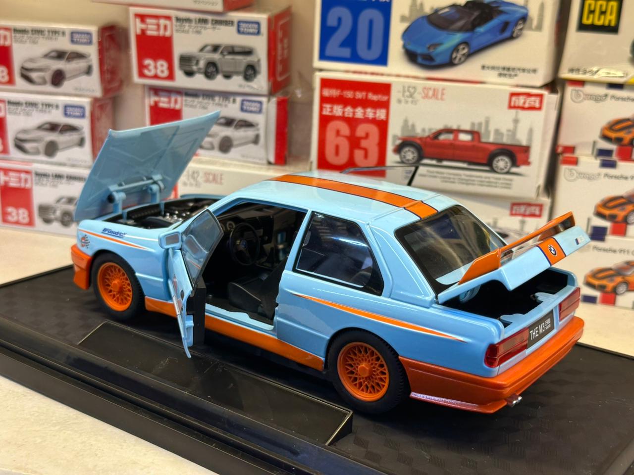 BMW M3 E30 GULF EDITION 1:24 SCALE