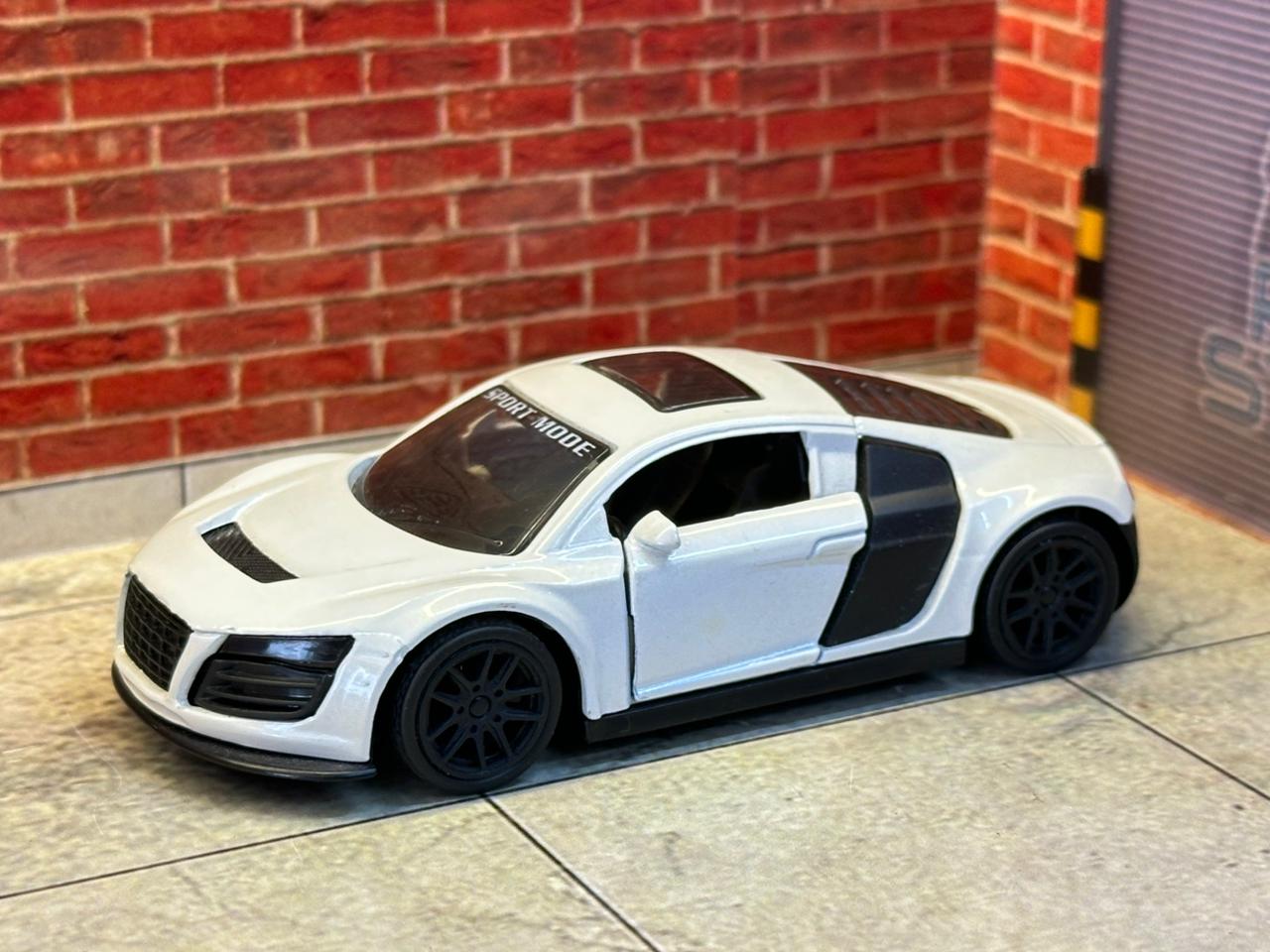 Audi R8 Sport Coupe - White & Black Edition (Openable Doors) 1:43 Scale
