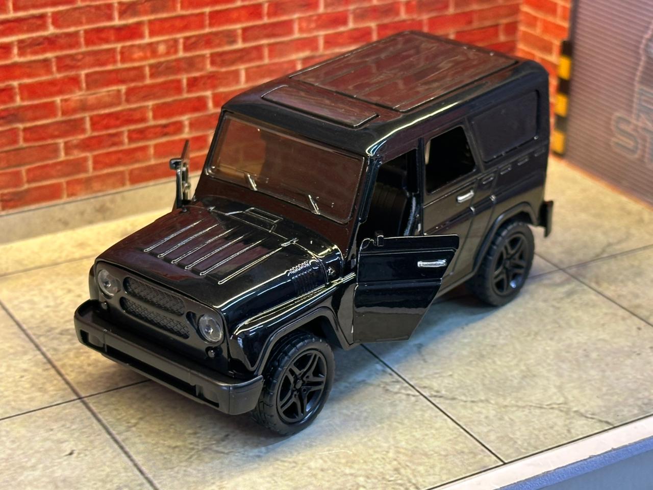 UAZ Hunter Off-Roader 1:36 Scale