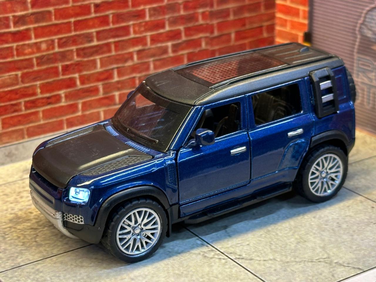 DEFENDER 1:36 SCALE 2 DOOR AND BOOT OPENABLE