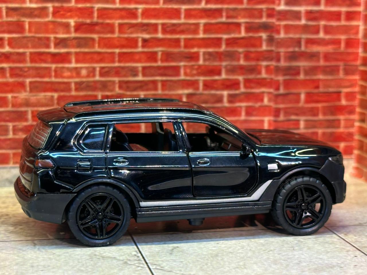 BMW X7 Luxury xDrive Edition  1:43 Scale