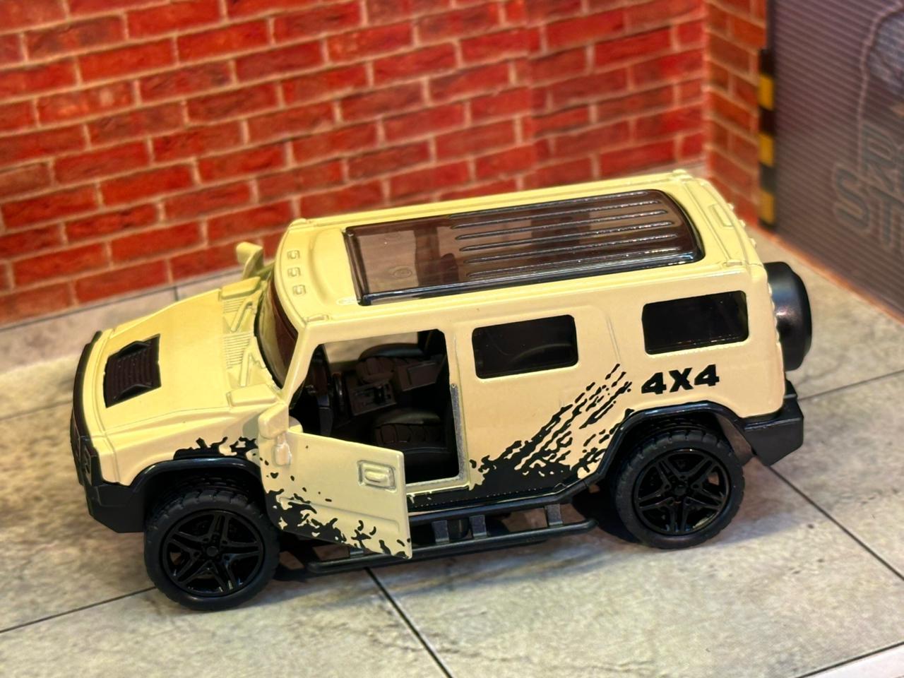 Hummer H2 "Desert Storm" Edition 1:43 Scale