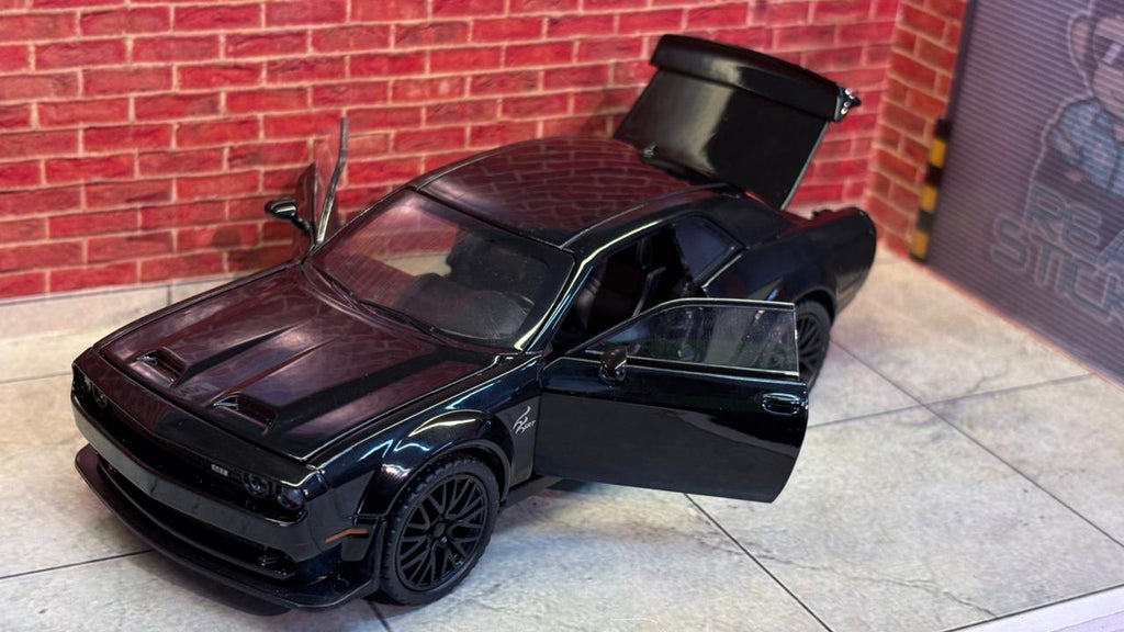 Dodge Challenger SRT Hellcat Redeye 1:32 Scale