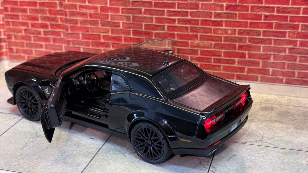 Dodge Challenger SRT Hellcat Redeye 1:32 Scale