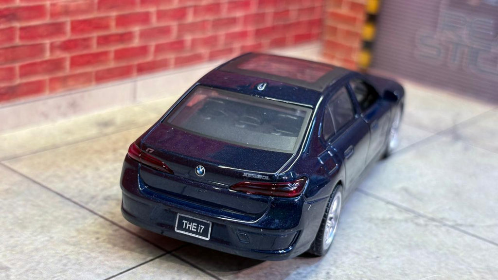 MSZ OFFICIAL LICENSED BMW i7 1:47 SCALE