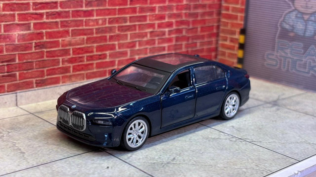 MSZ OFFICIAL LICENSED BMW i7 1:47 SCALE